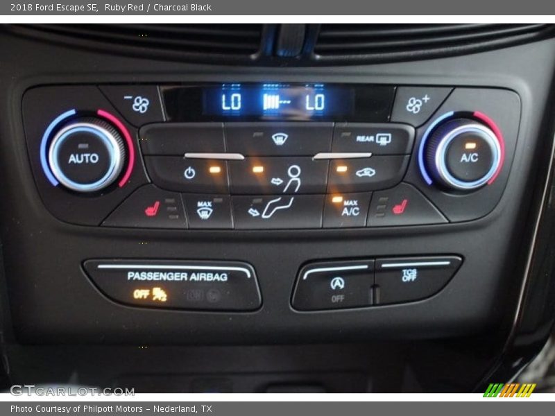 Ruby Red / Charcoal Black 2018 Ford Escape SE