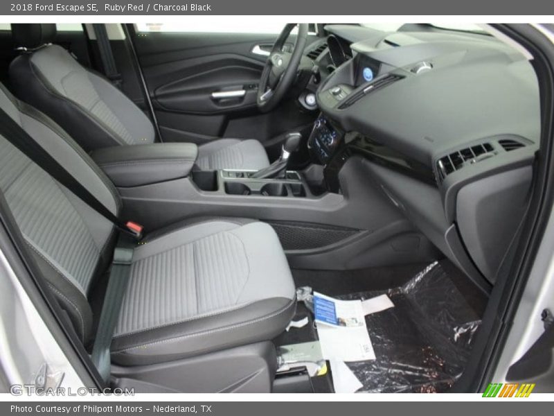 Ruby Red / Charcoal Black 2018 Ford Escape SE
