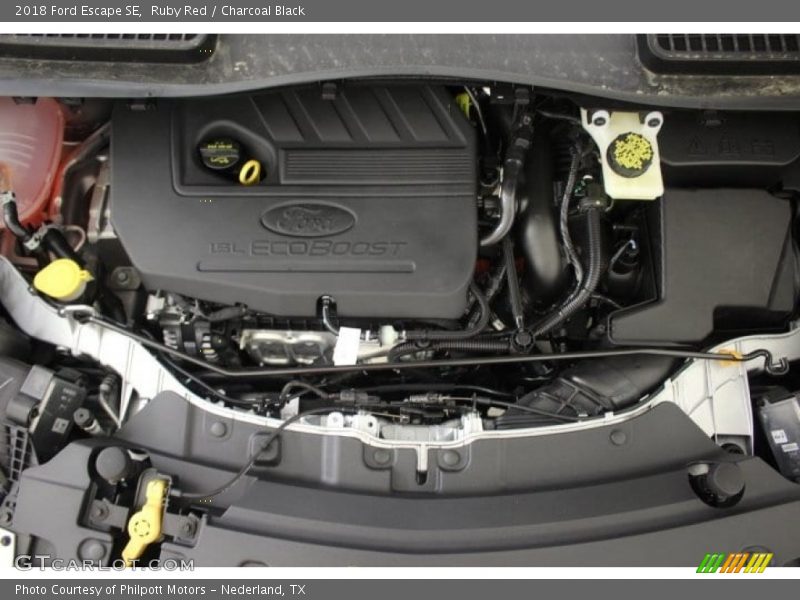 Ruby Red / Charcoal Black 2018 Ford Escape SE