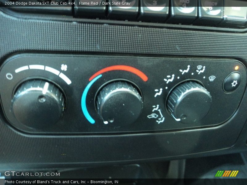 Flame Red / Dark Slate Gray 2004 Dodge Dakota SXT Club Cab 4x4