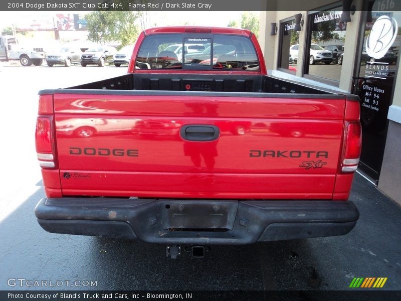 Flame Red / Dark Slate Gray 2004 Dodge Dakota SXT Club Cab 4x4