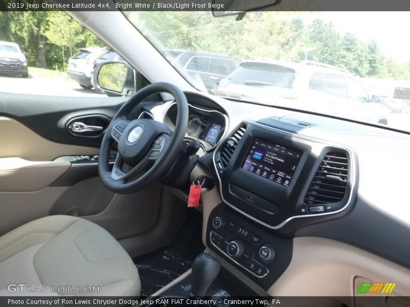 Bright White / Black/Light Frost Beige 2019 Jeep Cherokee Latitude 4x4