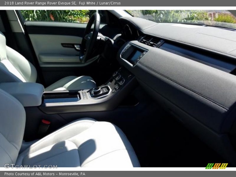Fuji White / Lunar/Cirrus 2018 Land Rover Range Rover Evoque SE