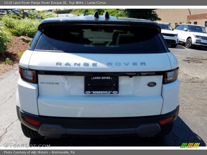 Fuji White / Lunar/Cirrus 2018 Land Rover Range Rover Evoque SE