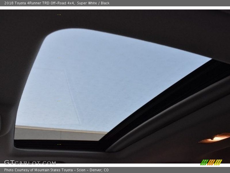 Super White / Black 2018 Toyota 4Runner TRD Off-Road 4x4