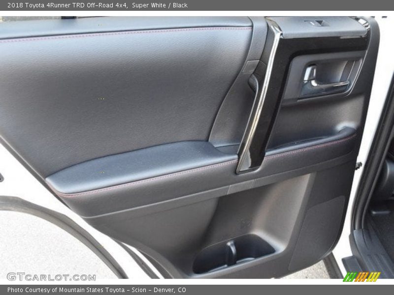 Super White / Black 2018 Toyota 4Runner TRD Off-Road 4x4