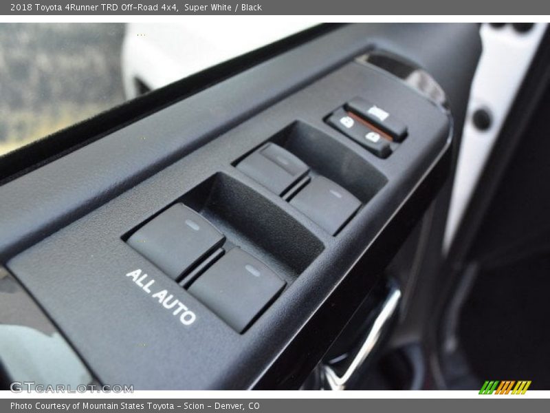 Super White / Black 2018 Toyota 4Runner TRD Off-Road 4x4