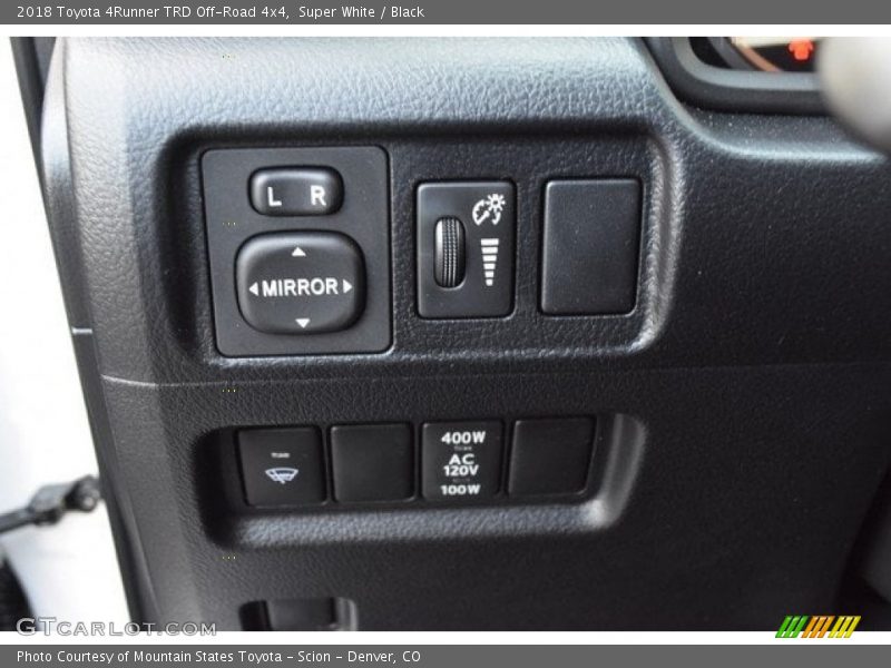 Super White / Black 2018 Toyota 4Runner TRD Off-Road 4x4