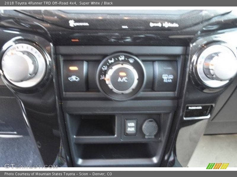 Super White / Black 2018 Toyota 4Runner TRD Off-Road 4x4