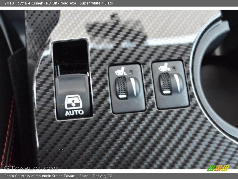 Super White / Black 2018 Toyota 4Runner TRD Off-Road 4x4