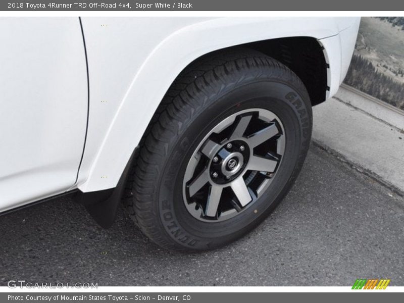 Super White / Black 2018 Toyota 4Runner TRD Off-Road 4x4