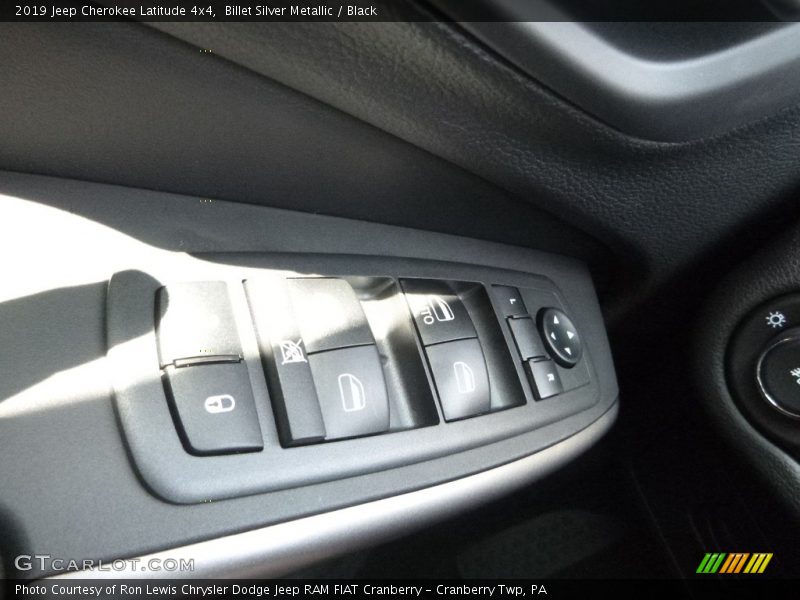 Billet Silver Metallic / Black 2019 Jeep Cherokee Latitude 4x4