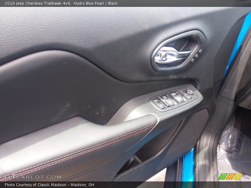 Hydro Blue Pearl / Black 2019 Jeep Cherokee Trailhawk 4x4