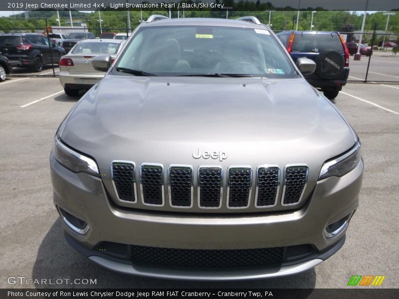 Light Brownstone Pearl / Black/Ski Grey 2019 Jeep Cherokee Limited 4x4