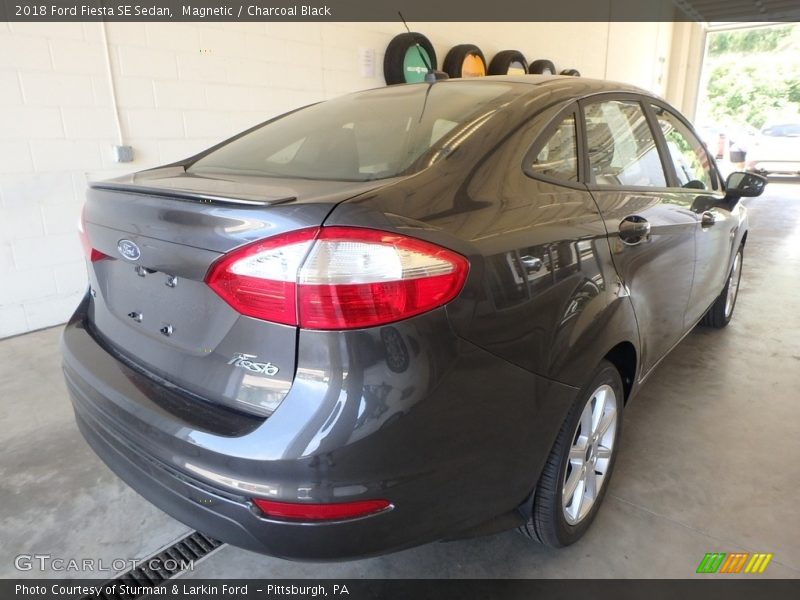 Magnetic / Charcoal Black 2018 Ford Fiesta SE Sedan