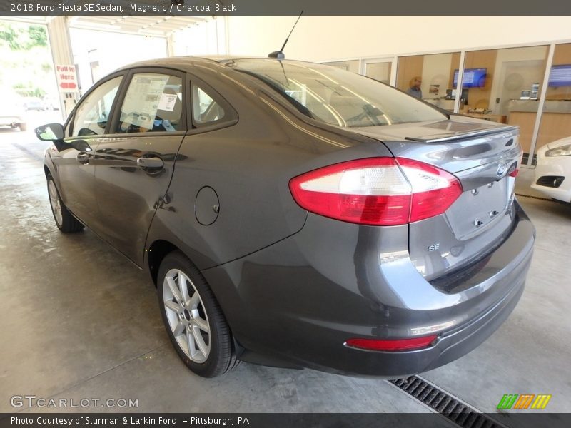 Magnetic / Charcoal Black 2018 Ford Fiesta SE Sedan