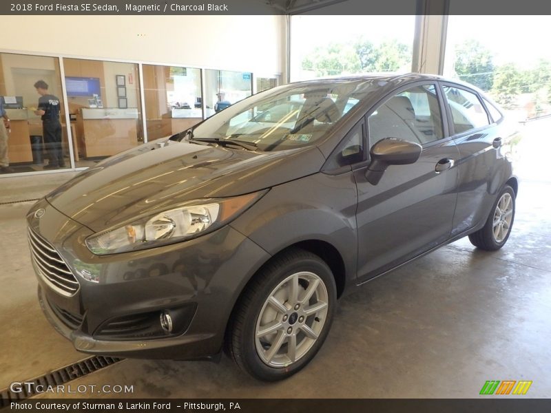 Magnetic / Charcoal Black 2018 Ford Fiesta SE Sedan