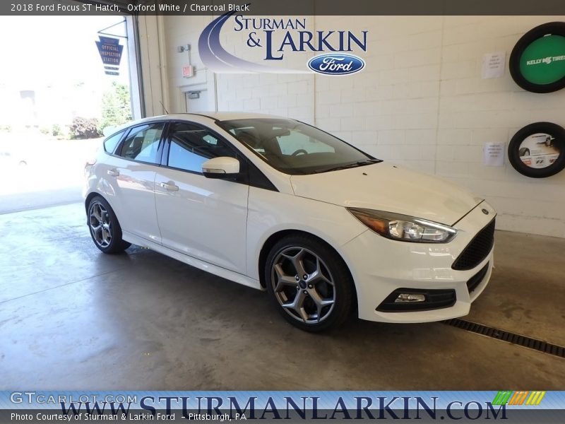 Oxford White / Charcoal Black 2018 Ford Focus ST Hatch