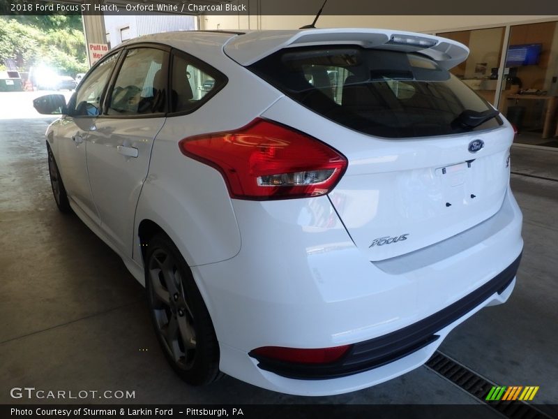 Oxford White / Charcoal Black 2018 Ford Focus ST Hatch