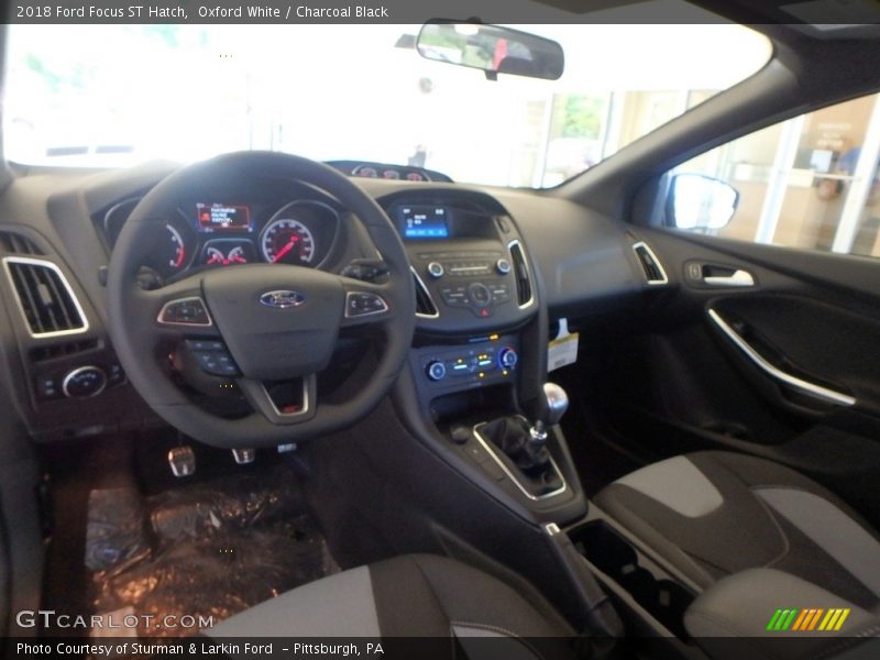 Oxford White / Charcoal Black 2018 Ford Focus ST Hatch