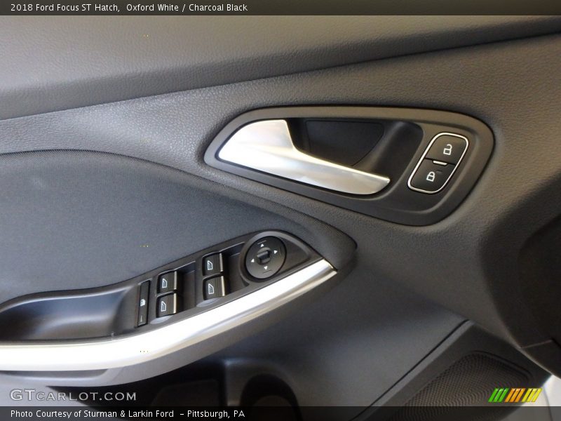 Oxford White / Charcoal Black 2018 Ford Focus ST Hatch