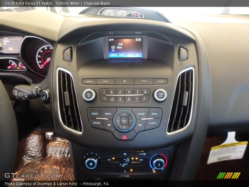 Controls of 2018 Focus ST Hatch