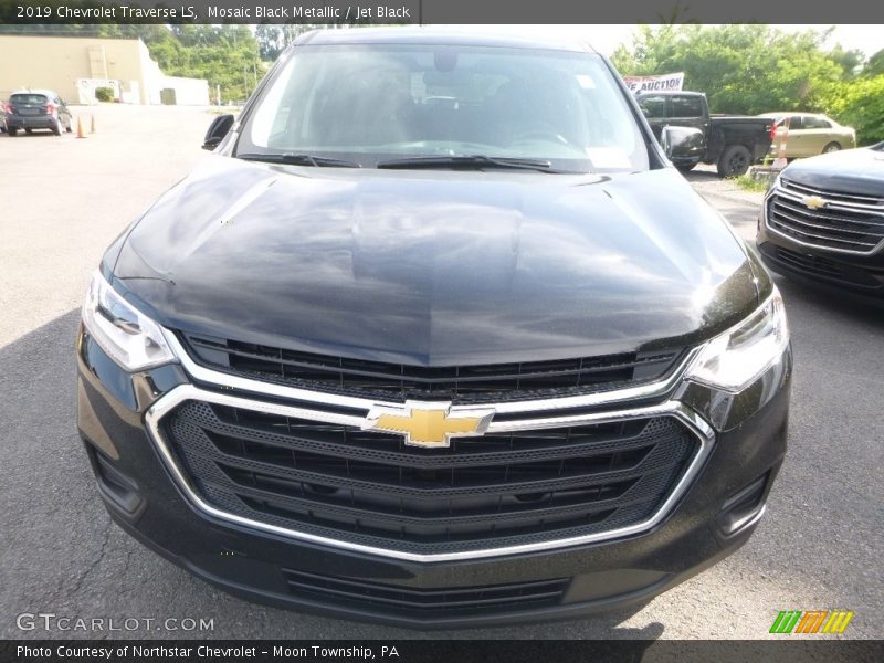 Mosaic Black Metallic / Jet Black 2019 Chevrolet Traverse LS