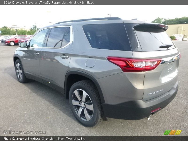 Pepperdust Metallic / Jet Black 2019 Chevrolet Traverse LT AWD
