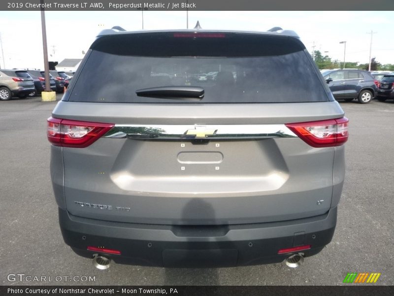 Pepperdust Metallic / Jet Black 2019 Chevrolet Traverse LT AWD