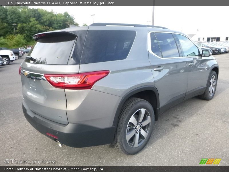 Pepperdust Metallic / Jet Black 2019 Chevrolet Traverse LT AWD