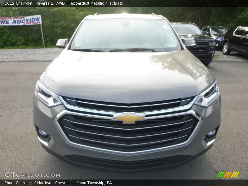 Pepperdust Metallic / Jet Black 2019 Chevrolet Traverse LT AWD