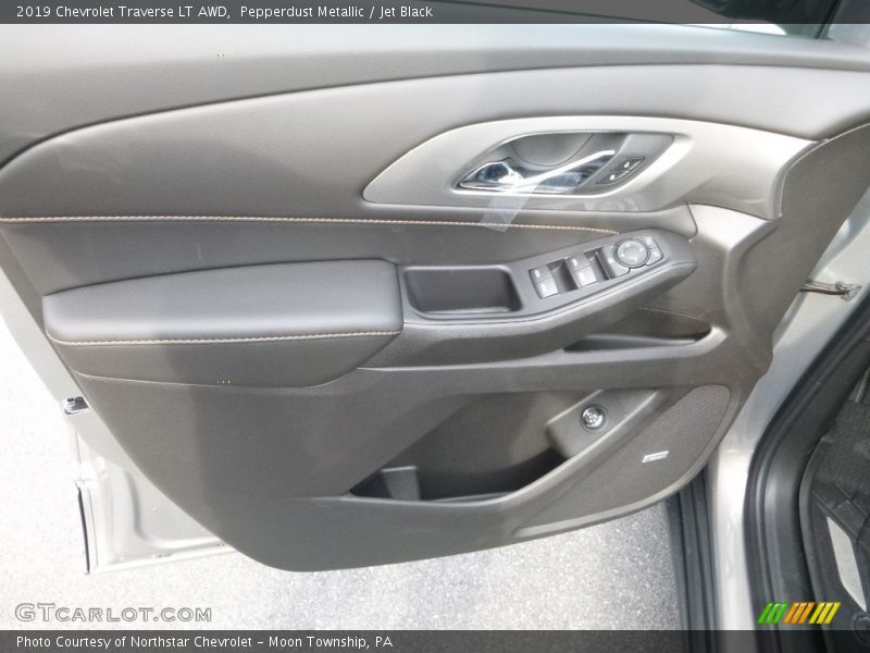 Pepperdust Metallic / Jet Black 2019 Chevrolet Traverse LT AWD