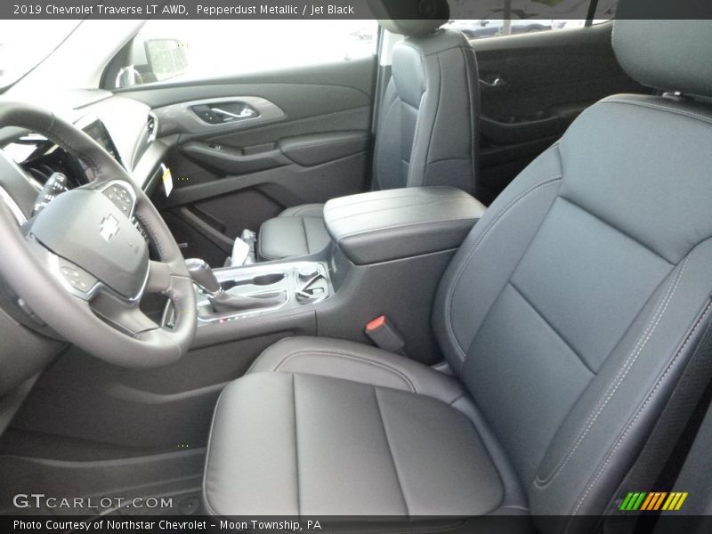 Pepperdust Metallic / Jet Black 2019 Chevrolet Traverse LT AWD