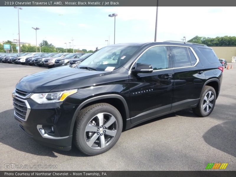 Front 3/4 View of 2019 Traverse LT AWD
