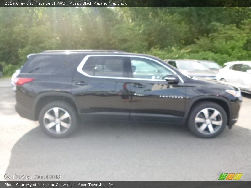 Mosaic Black Metallic / Jet Black 2019 Chevrolet Traverse LT AWD