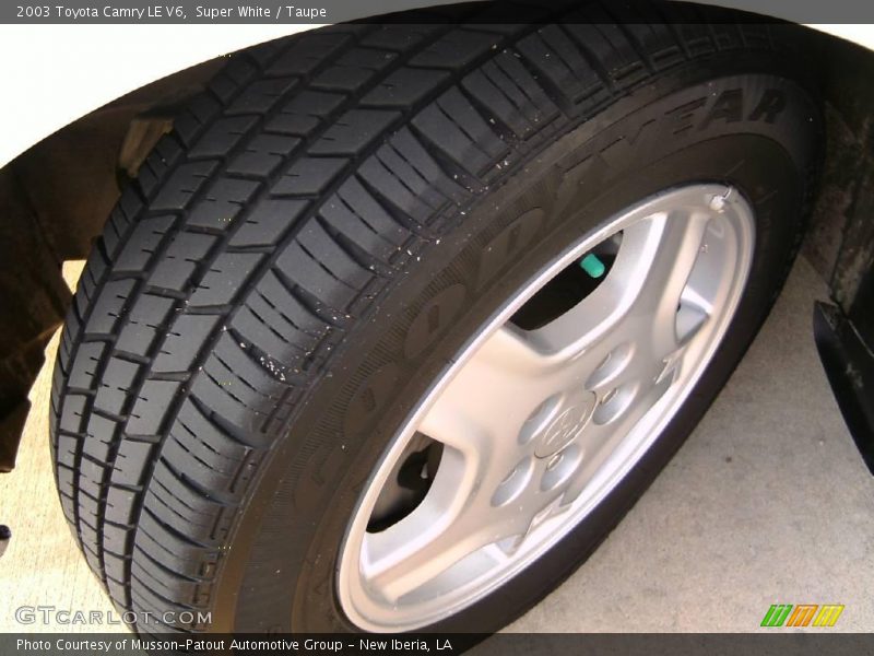 Super White / Taupe 2003 Toyota Camry LE V6