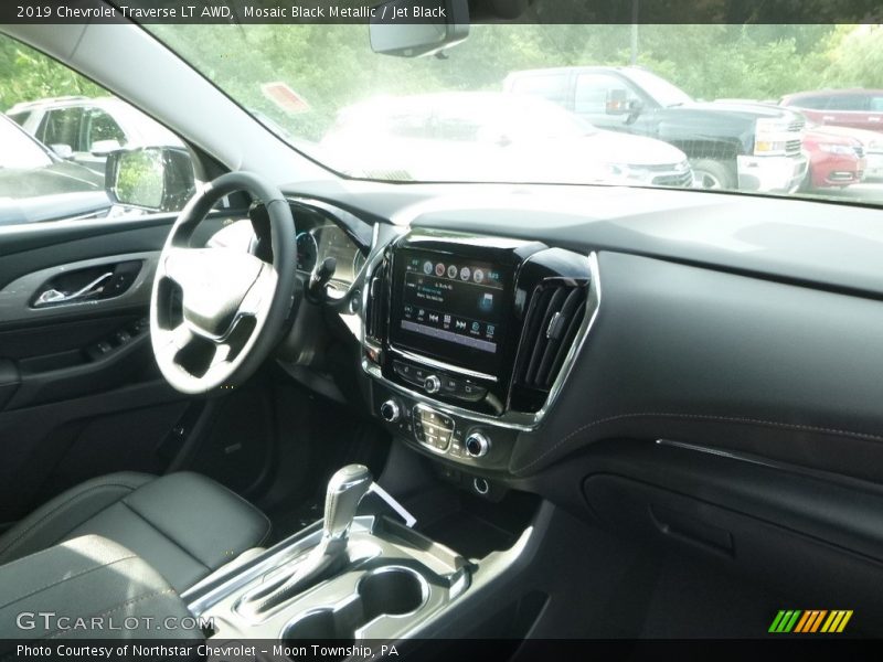 Mosaic Black Metallic / Jet Black 2019 Chevrolet Traverse LT AWD