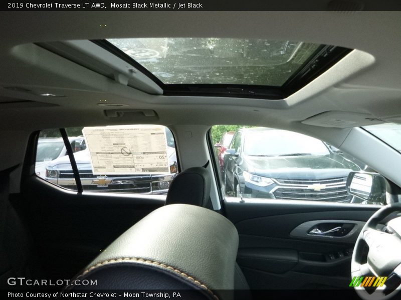 Mosaic Black Metallic / Jet Black 2019 Chevrolet Traverse LT AWD