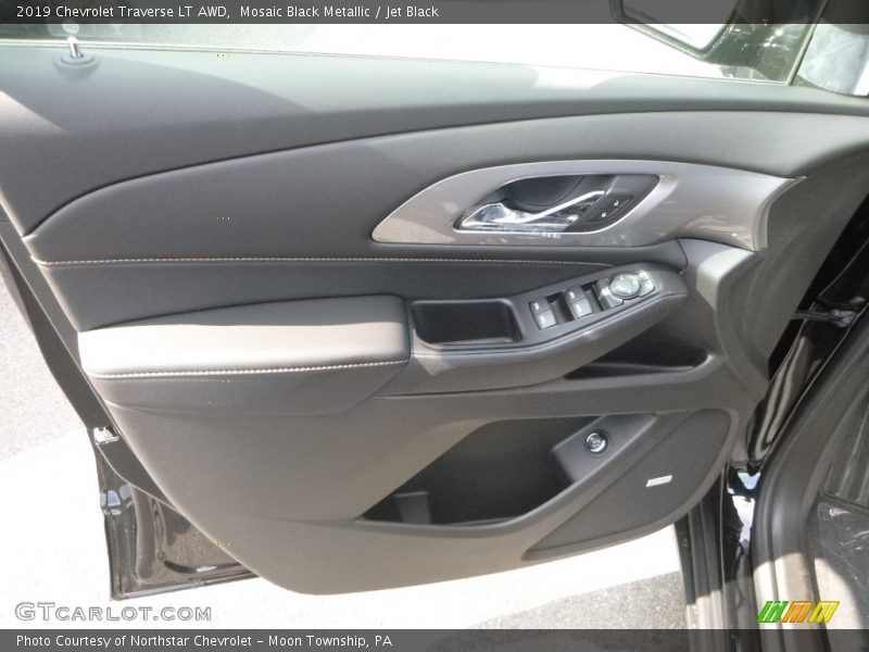 Mosaic Black Metallic / Jet Black 2019 Chevrolet Traverse LT AWD