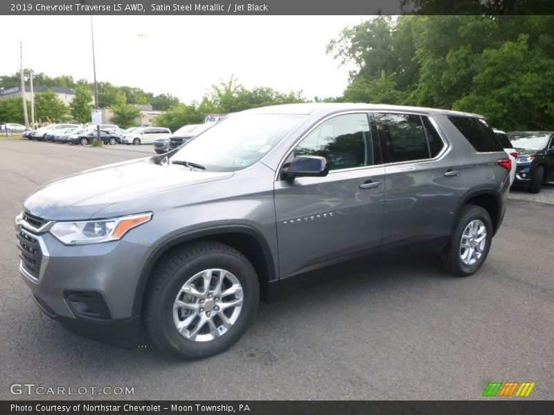 Front 3/4 View of 2019 Traverse LS AWD