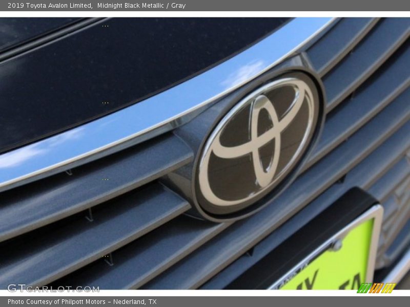 Midnight Black Metallic / Gray 2019 Toyota Avalon Limited