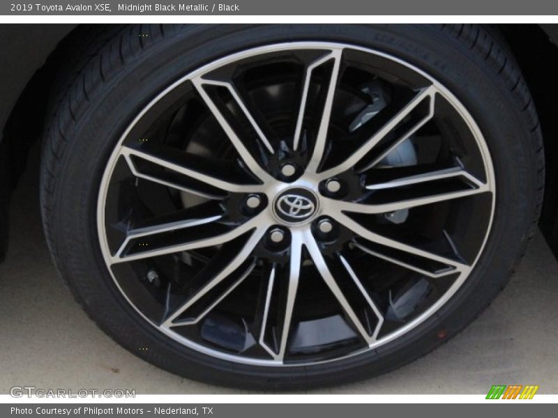 Midnight Black Metallic / Black 2019 Toyota Avalon XSE