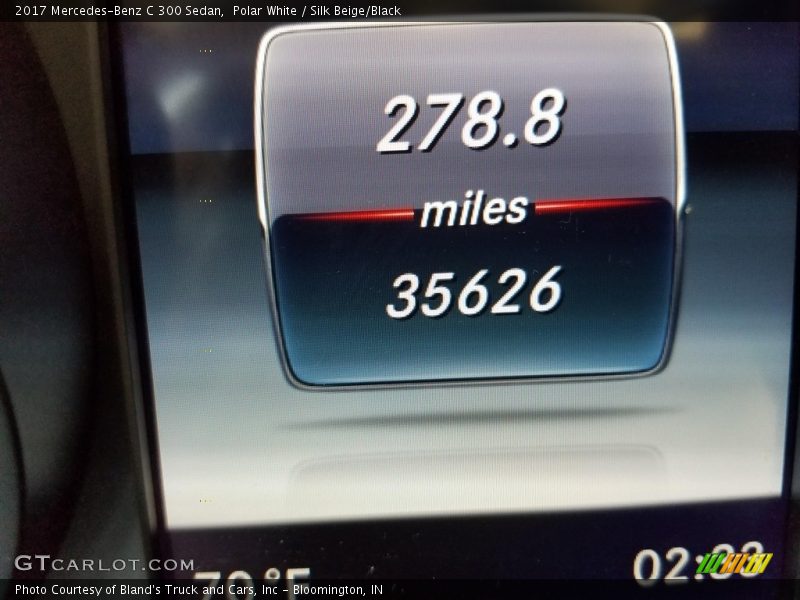 Polar White / Silk Beige/Black 2017 Mercedes-Benz C 300 Sedan