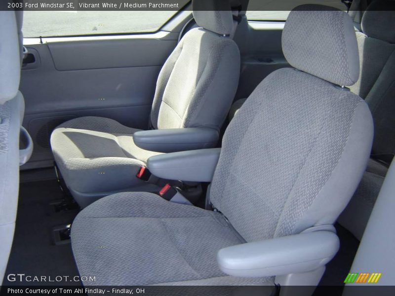 Vibrant White / Medium Parchment 2003 Ford Windstar SE