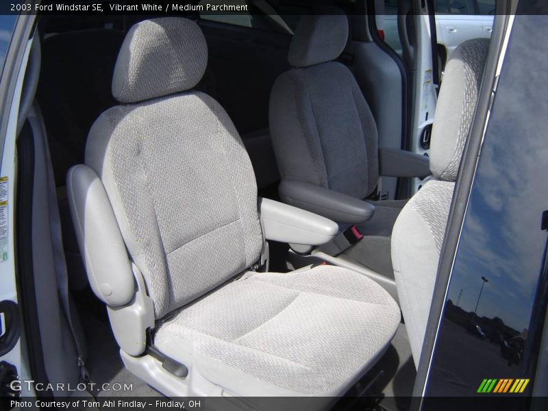 Vibrant White / Medium Parchment 2003 Ford Windstar SE
