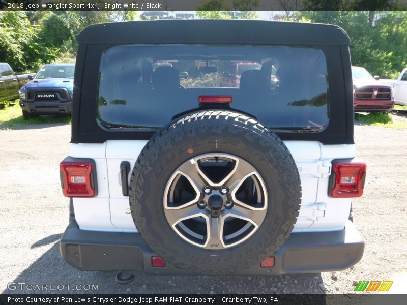 Bright White / Black 2018 Jeep Wrangler Sport 4x4