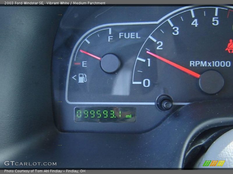 Vibrant White / Medium Parchment 2003 Ford Windstar SE