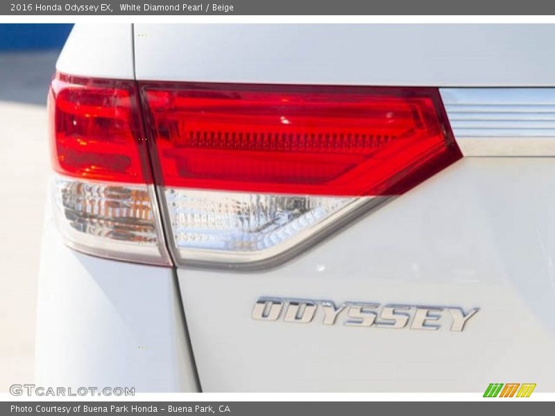 White Diamond Pearl / Beige 2016 Honda Odyssey EX