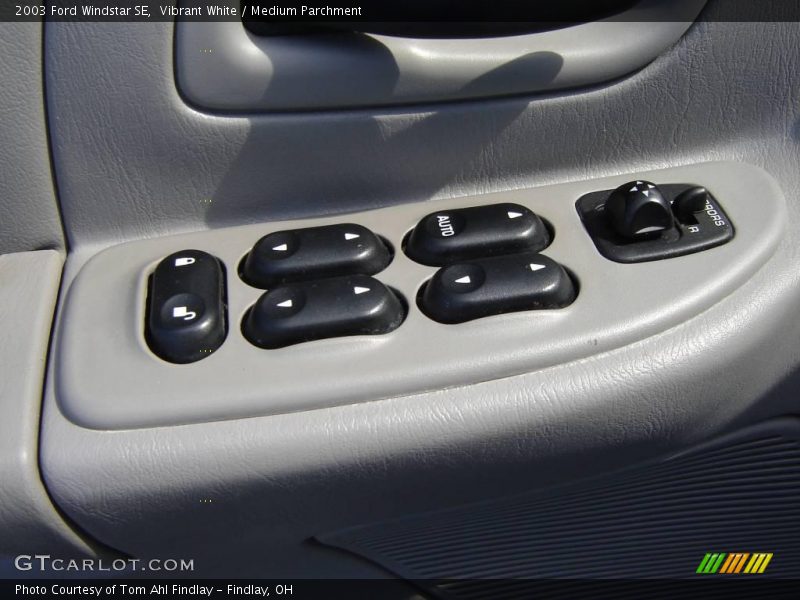 Vibrant White / Medium Parchment 2003 Ford Windstar SE