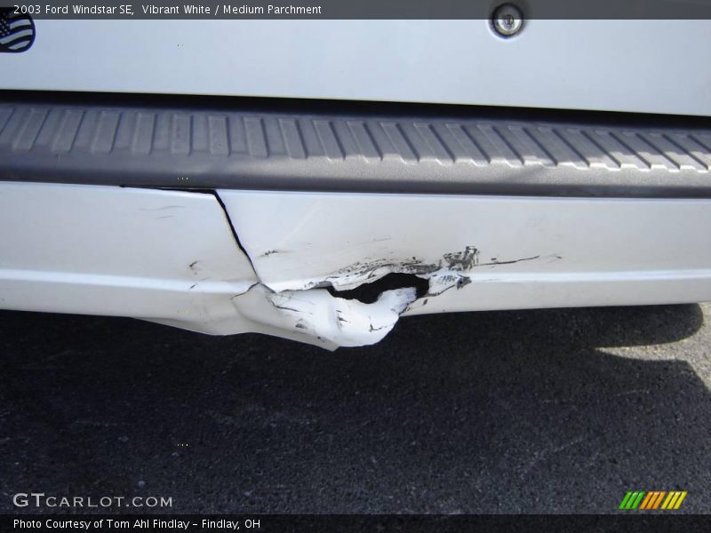 Vibrant White / Medium Parchment 2003 Ford Windstar SE